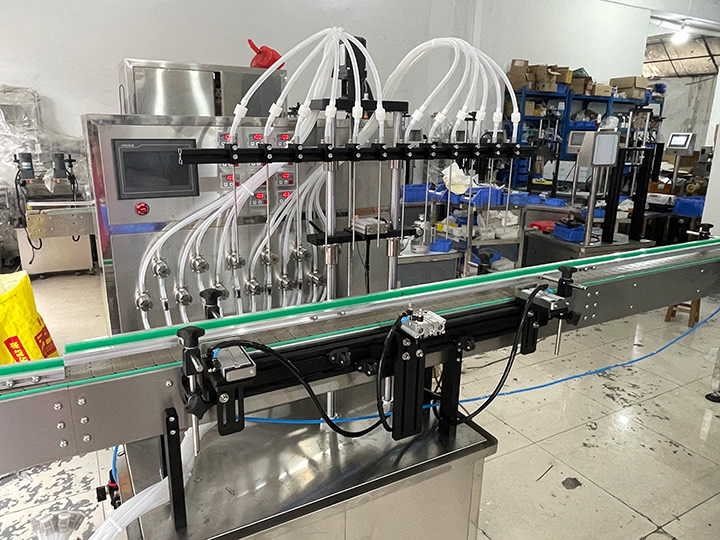 十二头液体灌装机