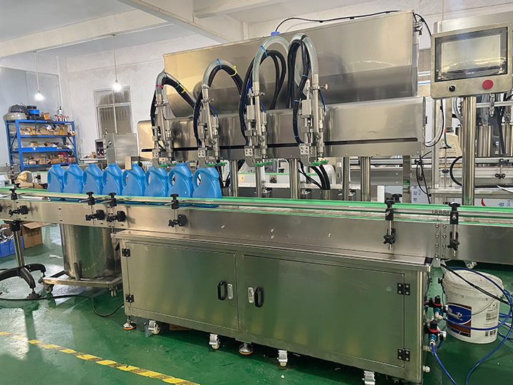 跟踪式四头灌装机